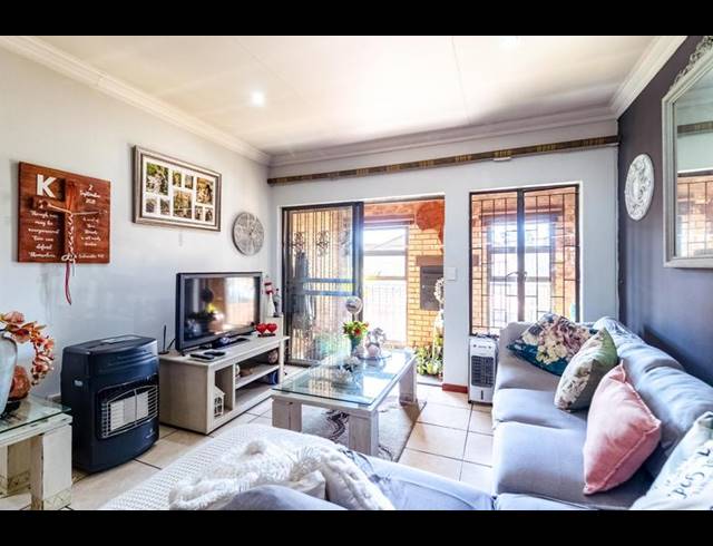 3 BEDROOM TOWNHOUSE FOR SALE IN BEDFORDVIEW